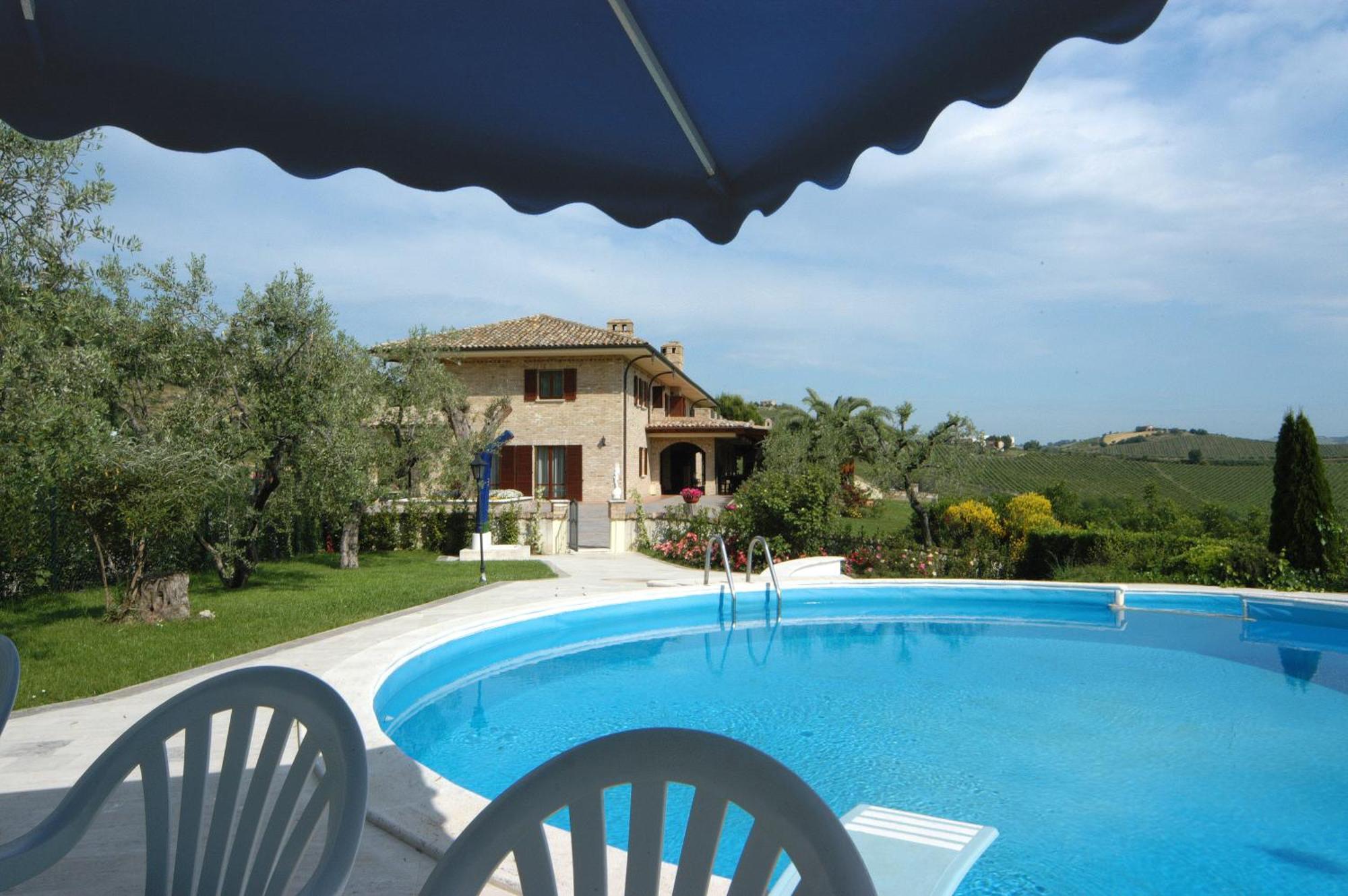 Agriturismo Il Crinale Castorano  Exterior photo