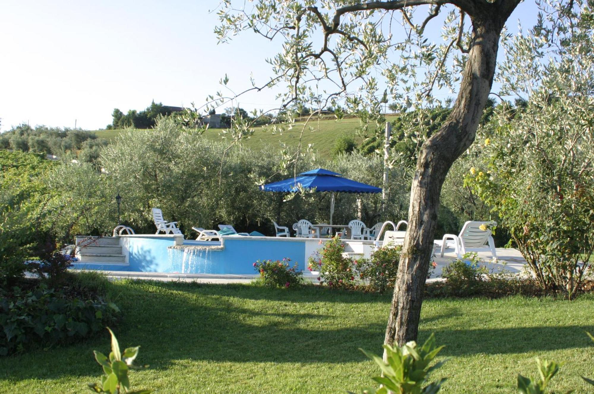 Agriturismo Il Crinale Castorano  Exterior photo